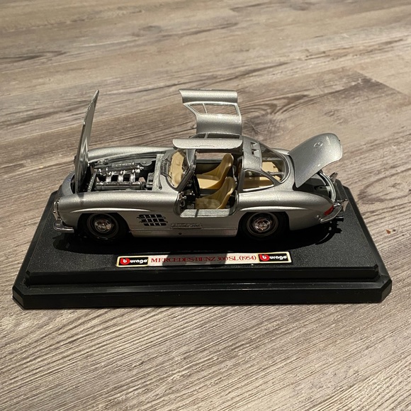 Burago 1954 Mercedes 300SL Die Cast Model 1/24 Scale Metal Car Car Silver - Picture 6 of 9